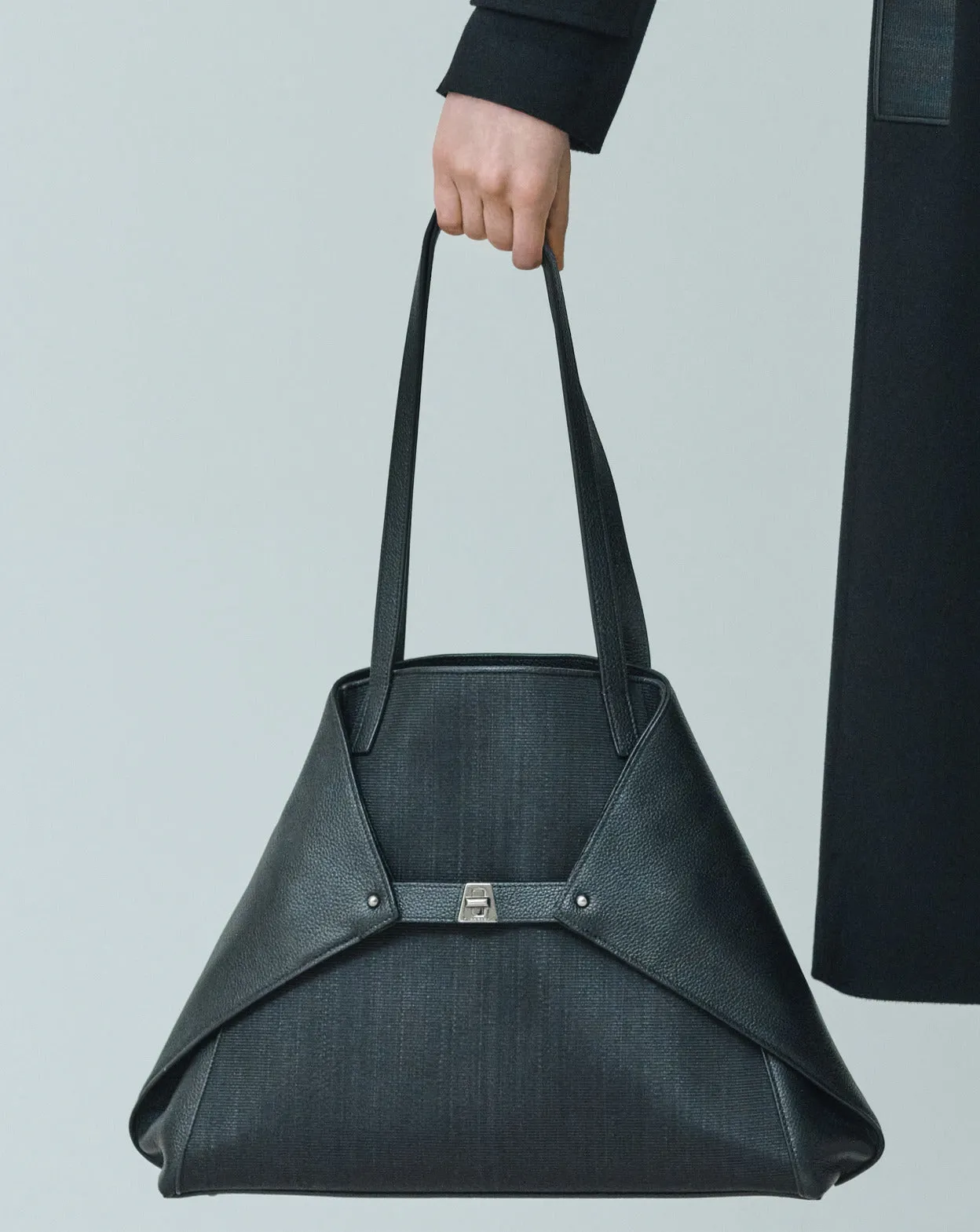 Ai Medium Shoulder Tote